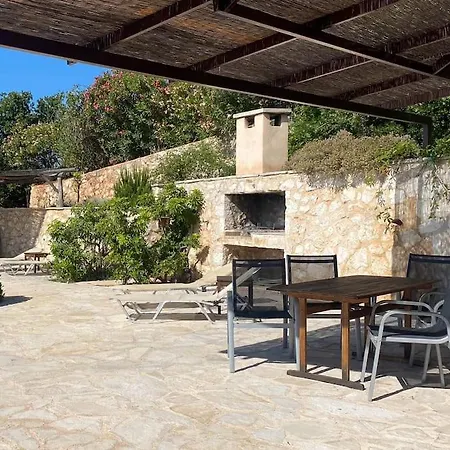 Anatoli - Luxury Seafront With Private Vasiliki